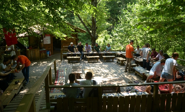 Erfelek Tatlıca Şelaleleri binlerce ziyaretçiye ev sahipliği yapıyor